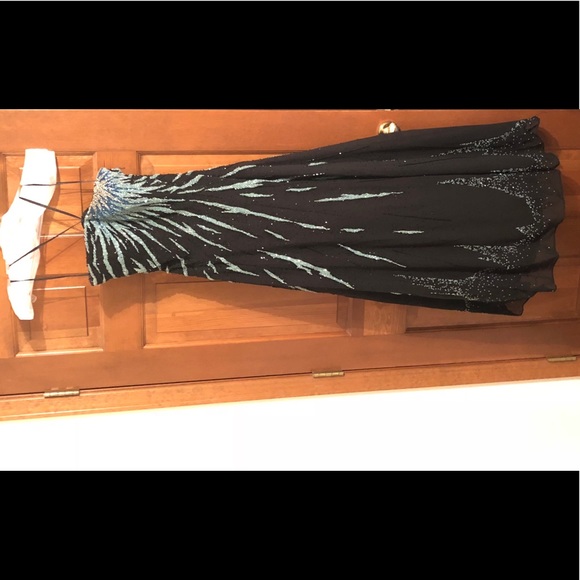 Riva Designs Dress - Picture 2 of 8